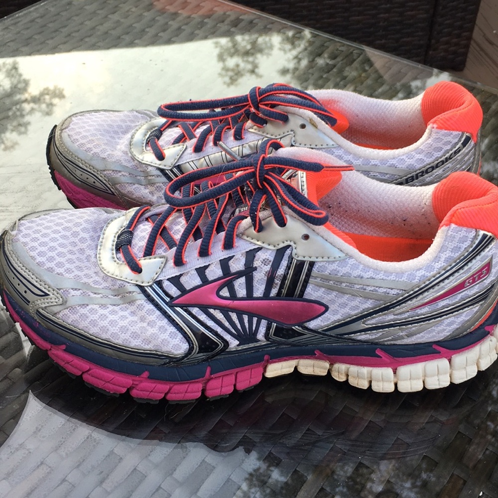 Brooks women’s shoes